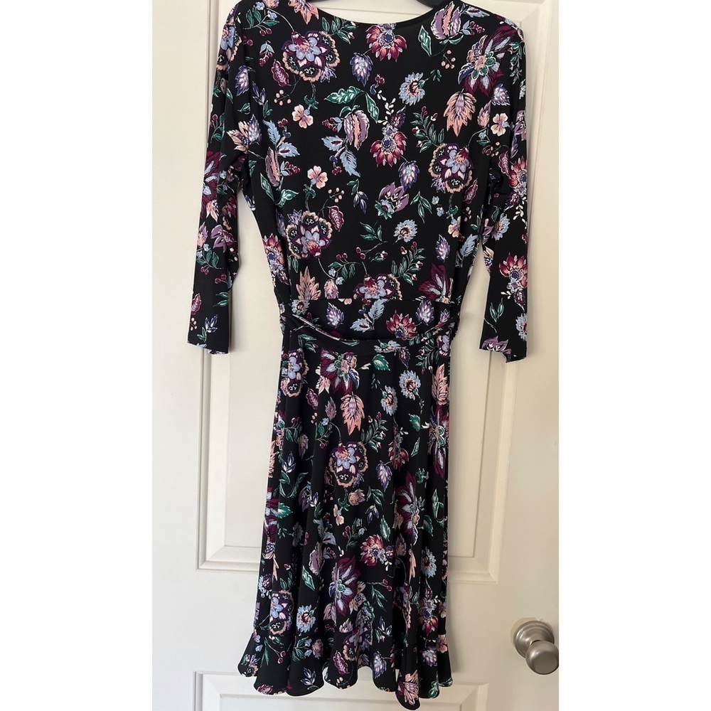 LEOTA FLORAL DAINTY FAUX WRAP DRESS RUFFLE BOTTOM - SIZE M - Picture 3 of 5
